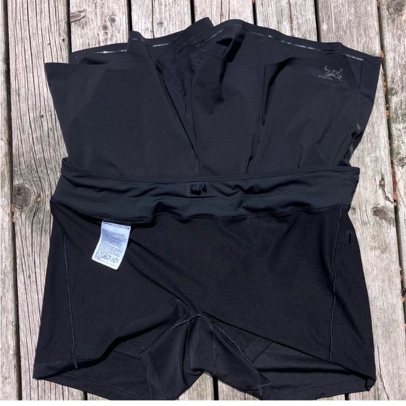 ARC’TERYX-Women's Black Running Shorts - Lightweight with Liner, Size large - Picture 3 of 5